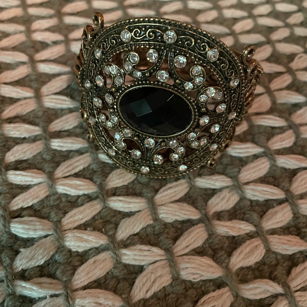 Elegant Black and Gold Bracelet